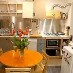 לינה וארוחת בוקר Aquarooms 4*