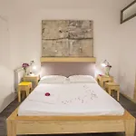 לינה וארוחת בוקר Aquarooms 4*